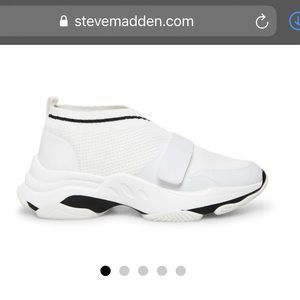SOLD!Brand new! Steve MaddenMedina white sneakers!